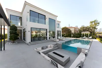 Fully Upgraded | Extended | Unique Villa