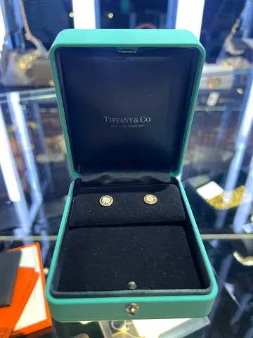 Authentic Tiffany  Co Mother of Pearl Stud Earrings 18K Yellow Gold |Pre-Loved | Excellent Conditin