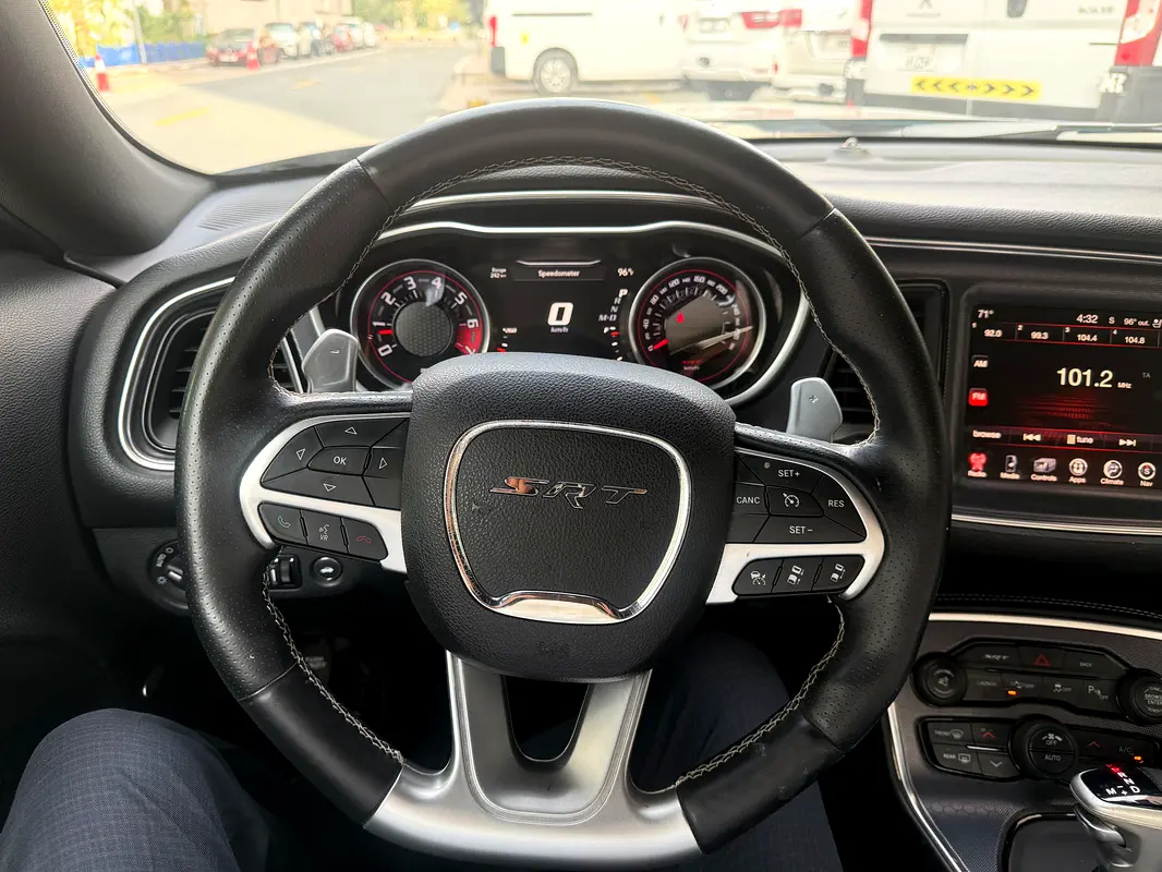 Dodge Challenger 2016 — photo 1 of 7