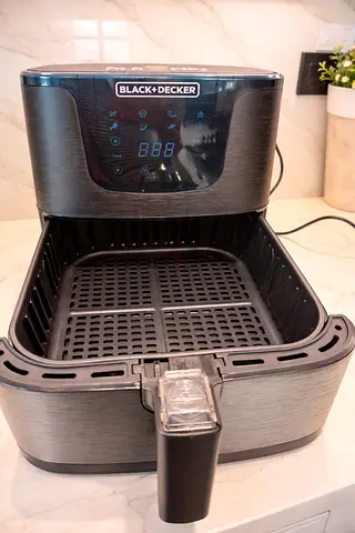Black+Decker Digital Air Fryer - Good Condition
