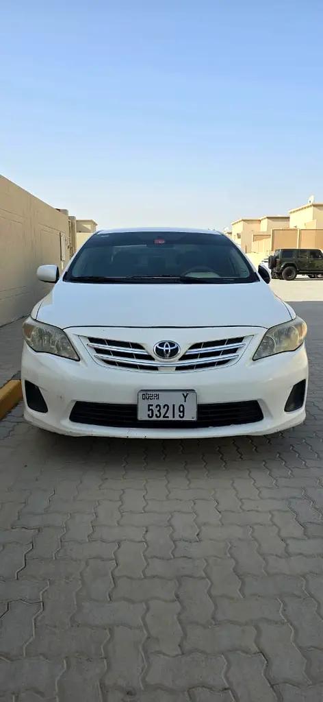 Toyota Corolla 2013 — photo 1 of 5