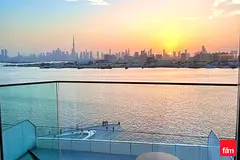 Creek &amp; Downtown Skyline View | Spacious