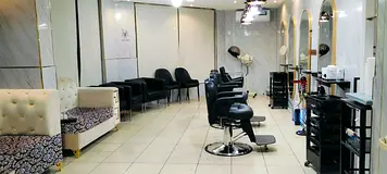 🔥 Ladies Salon Opportunity in Al Mina Street Ajman | Spacious | Prime Location | AED 100K