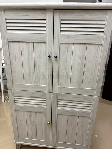 Shoe cabinet
