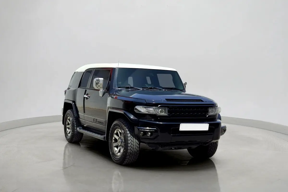 Toyota FJ Cruiser 2010 — photo 1 of 14