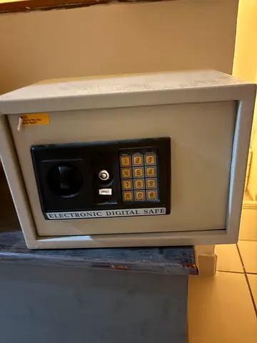 Small Electronic Digital Safe with Key Override