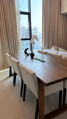 Dining table and 6 chairs - oak veneer with beige upholstered seats