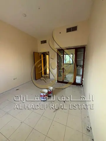 رحابة استثنائية لعائلتك في قلب الشارقة | شقة 3 غرف وصالة مع غرفة خادمة بمنطقة القاسمية تتشرف شركة الهادف للعقارات بأن تقدم لعملائها الكرام عنواناً جد