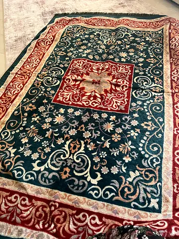 Used Floral Pattern Area Rug - Good Condition