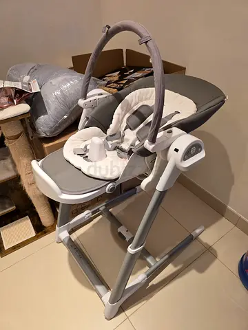 Graco electric baby swing in good condition, mother pillow in addition