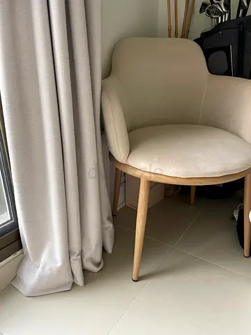 Beige Upholstered Accent Chair with Wooden Legs