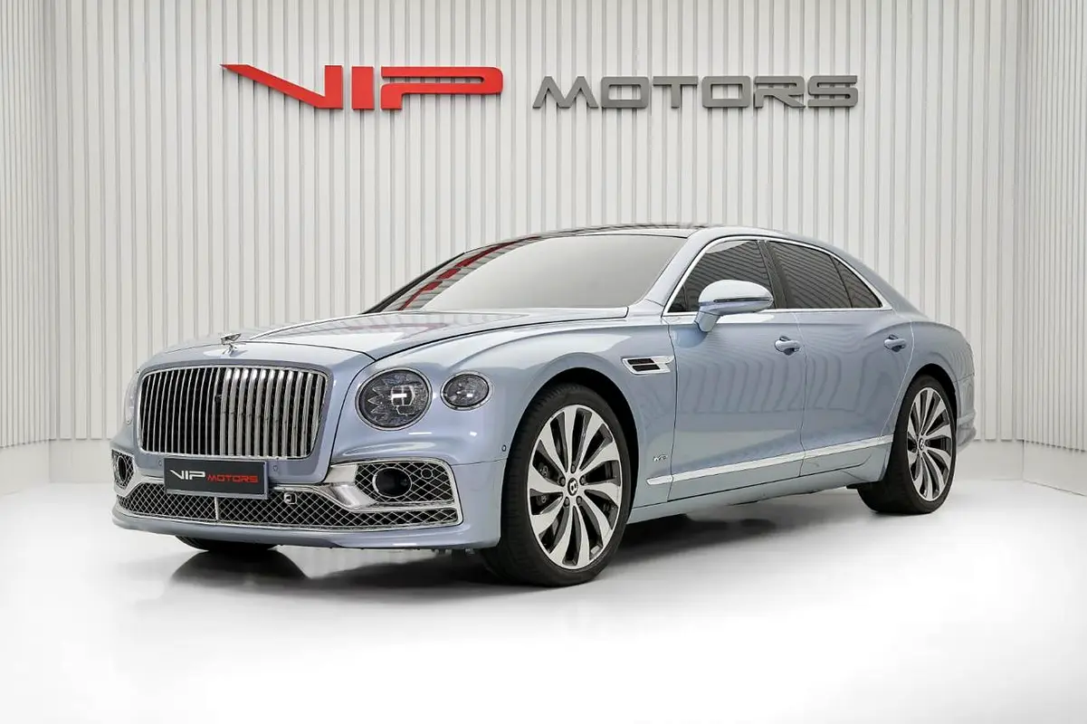 Bentley Flying Spur 2021 — photo 1 of 12
