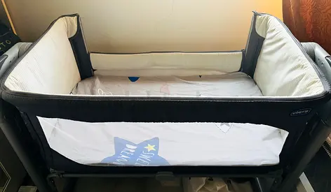 Chicco Next2Me essential co sleeping Crib - Grey