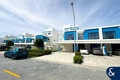 Corner | Near Park | 5 Bedrooms | Maids