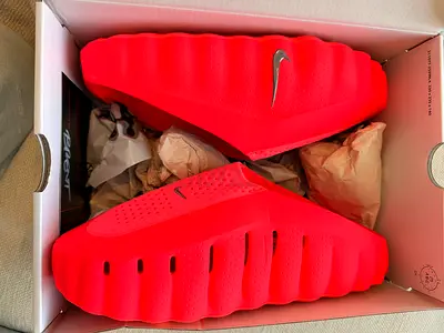 Brand new Nike Mind bright red slides - never worn