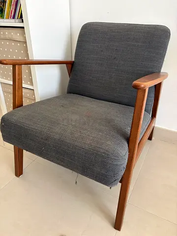 Wooden frame lounge chair (grey fabric)