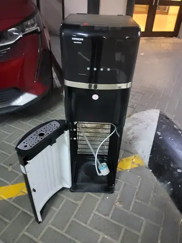 Bottom load water dispenser