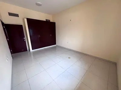 For annual rent in Al Nuaimiya 1, Ajman: 3 bedrooms and a living room, 2 bathrooms, 2 balconies, built-in wardrobes, central air conditioning.