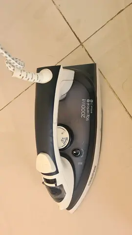 Geepas Steam Iron 2000W