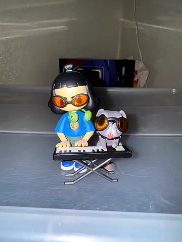 Pop mart figure