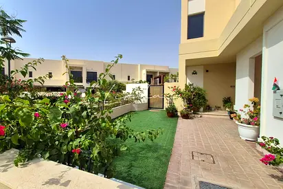 Fully Furnished Upgraded 4 bedroom | Single Row