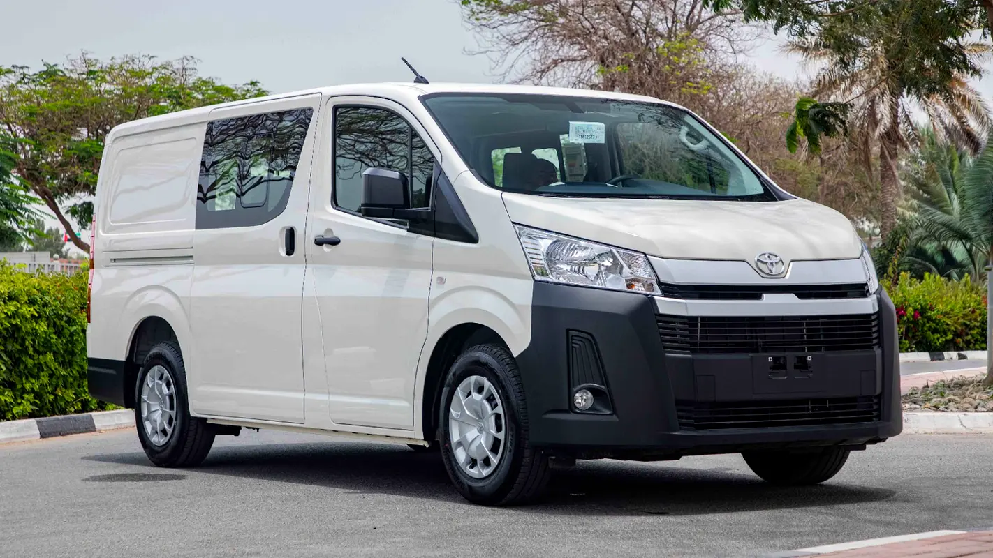 Toyota Hiace 2026 — photo 1 of 18