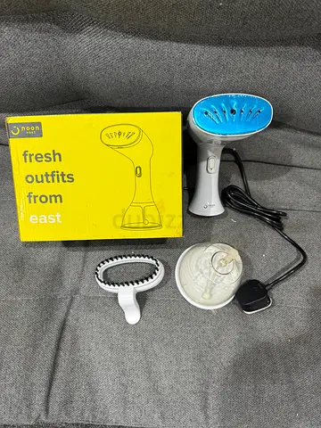 Handheld Garment Steamer with Brush and Measuring Cup - Light Use