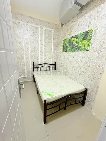 Partition for couples available in Al Qusais, near Madina mall , Muhaisina 4