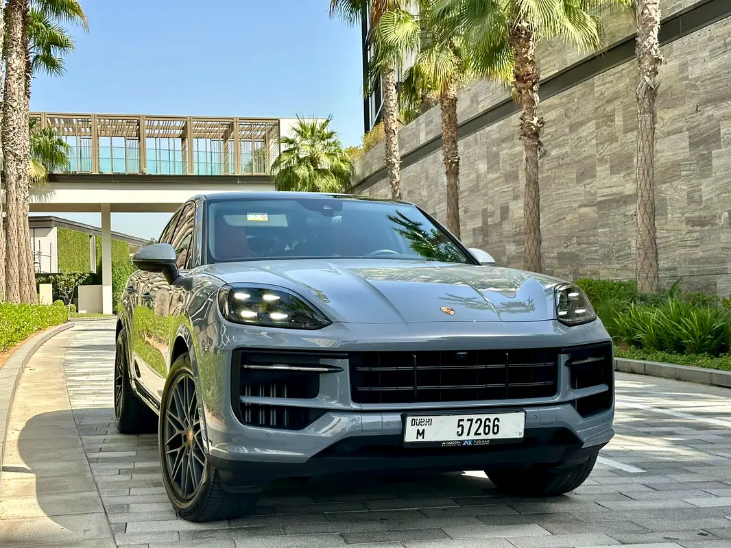 Porsche Cayenne 2024 — photo 1 of 12