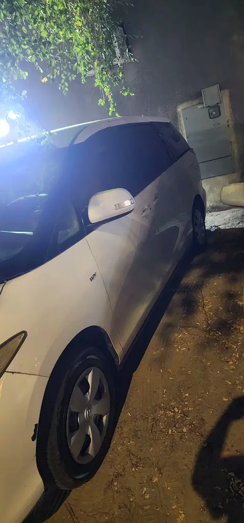 Toyota Previa 2014 — photo 1 of 3
