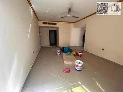 شقة أنيقة غرفه وصاله مع بلكون مميز وحمام عصري ومطبخ عملي بتصميم مريح وموقع مثالي للسكن الهادئ