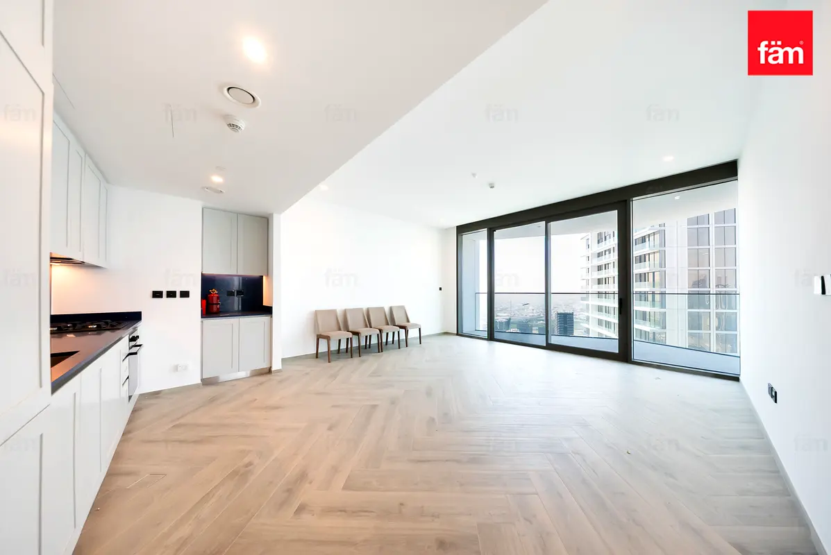 Luxury Unit | Prime Location | Canal View