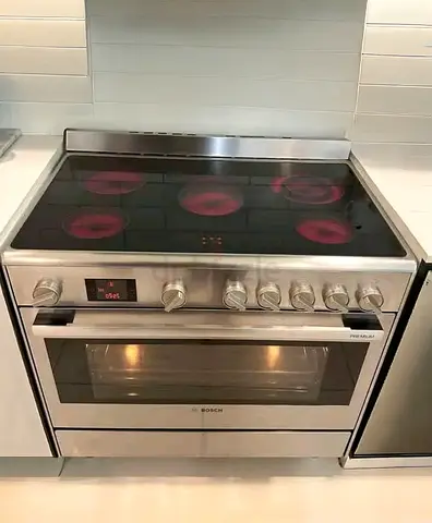 Bosch 90 cm Ceramic Electric Cooker – Modern Series 6 Design