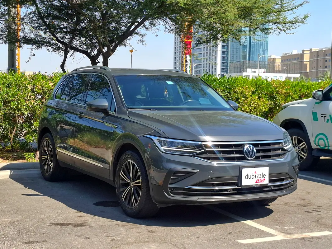 Volkswagen Tiguan 2024 — photo 1 of 15
