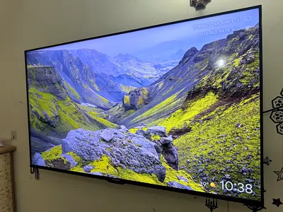 50  inch  Ultra 4k UFD  Smart TV in excellent   working condition.. with original box