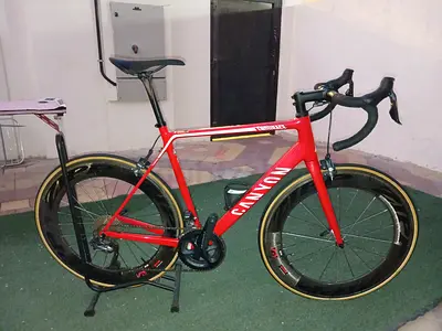 FullCarbon Canyon RoadBike ElectricShifter Shimano Ultegra Di2 Groupset zipp Forecast CarbonWheelSet
