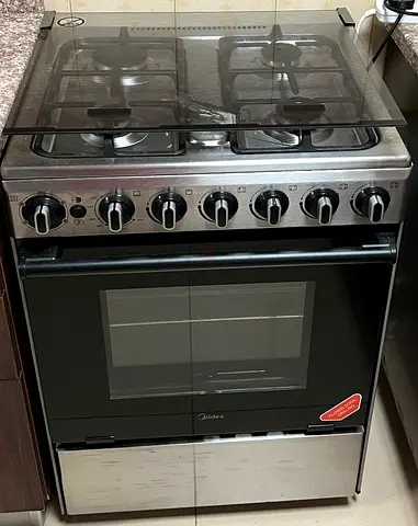 Almost new Cooker, 4 spaces