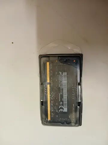 Used DDR3 Laptop RAM 8GB (SO-DIMM) in protective case