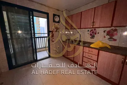 للإيجار شقة غرفتين وصالة في المجاز 2 الشارقة – مساحة كبيرة + بلكونة | 42,000 درهم سنويًا