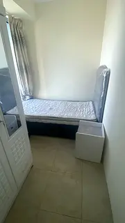 Available private room with window in JLT for 2000