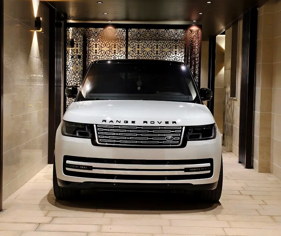 Land Rover Range Rover 2019 — photo 1 of 9