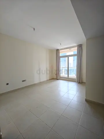 2 Bedroom flat, high floor, immediate availability
