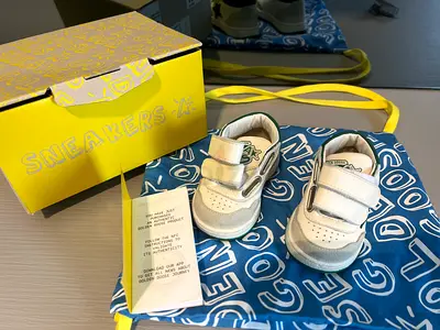 Baby sneakers with box - size 19, brand new