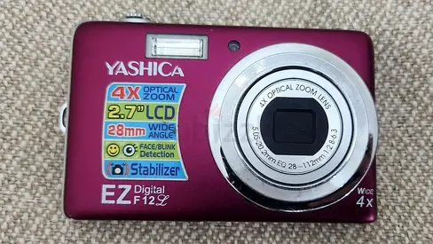Yashica EZ F12L Digital Camera Digicam Pink