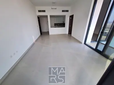 📍 شقة غرفة وصالة للإيجار في مجمع سكني يُعد من أجمل وأرقى الأماكن، يتميز بموقع حيوي قريب من جميع الخدمات مثل الأسواق، المطاعم، ووسائل المواصلات.