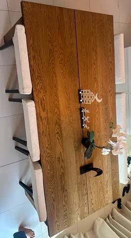 Table with 6 chairs