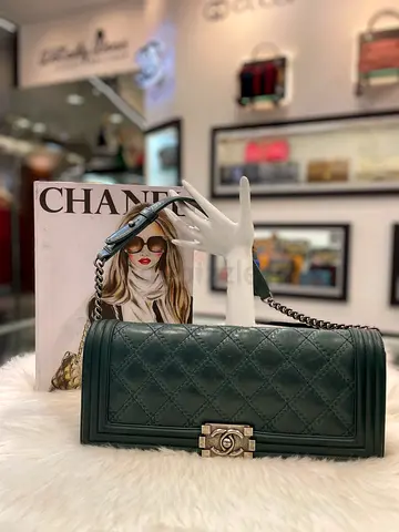 Chanel Green Double Stitch Boy East West Clutch Clasp With Removable Chain Bag (Authentic/PreOwned)