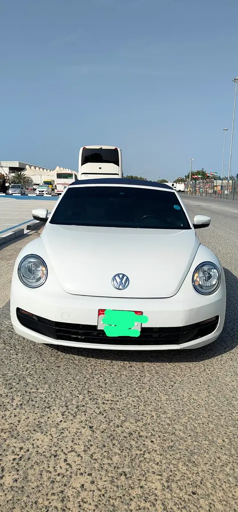 Volkswagen Beetle 2016 — photo 1 of 6