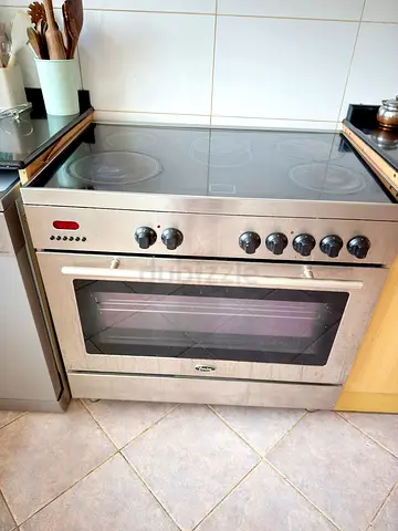 Used Stainless Steel Electric Cooker with 5 Ceramic Hob.