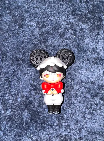 Pop mart figure